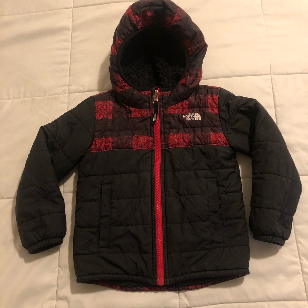 The North Face boys winter coat, reversible, red and black size 5. EUC